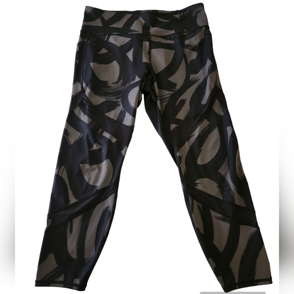 XL Athleta Black Tenacity 7/8 Brush Strokes Cropped Leggings - Picture 2 of 6
